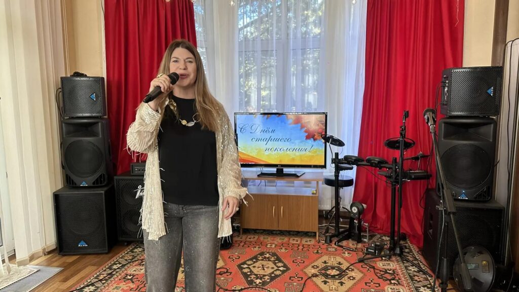 «Тепло сердец» — дети и молодёжь поздравили старшее поколение 💛